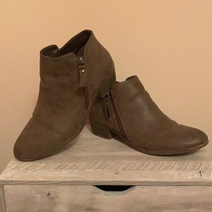 Women’s 11 Arizona ankle boots